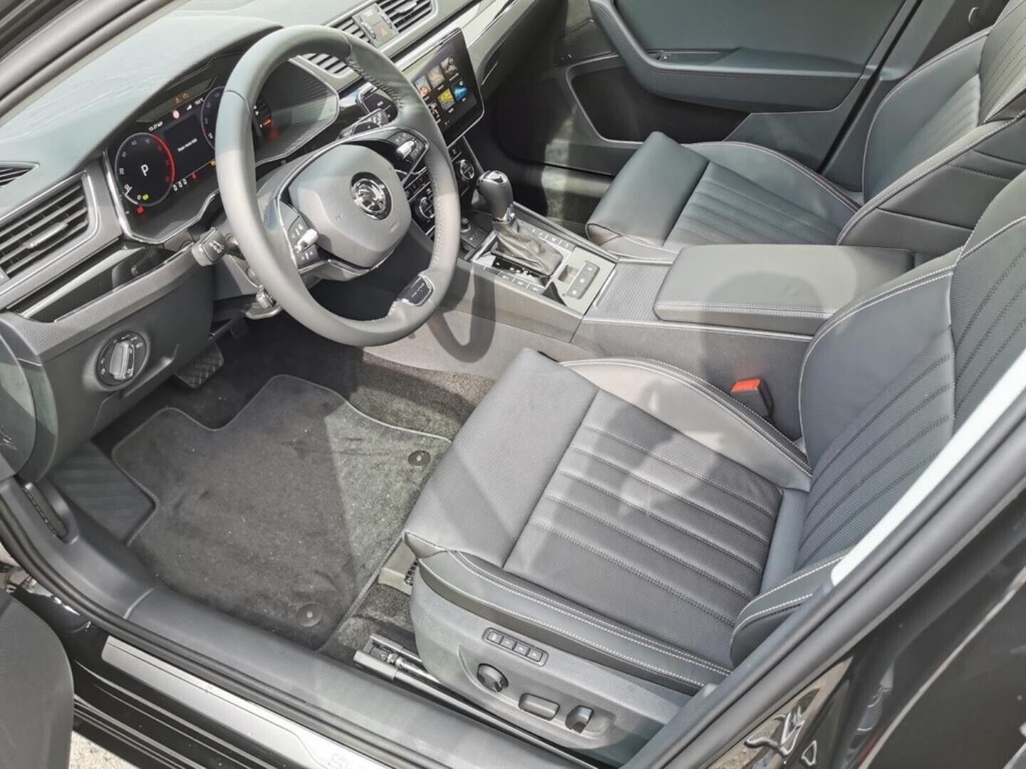 Škoda Superb, Combi L&K 2.0 TDI 147 kW - fotka 6