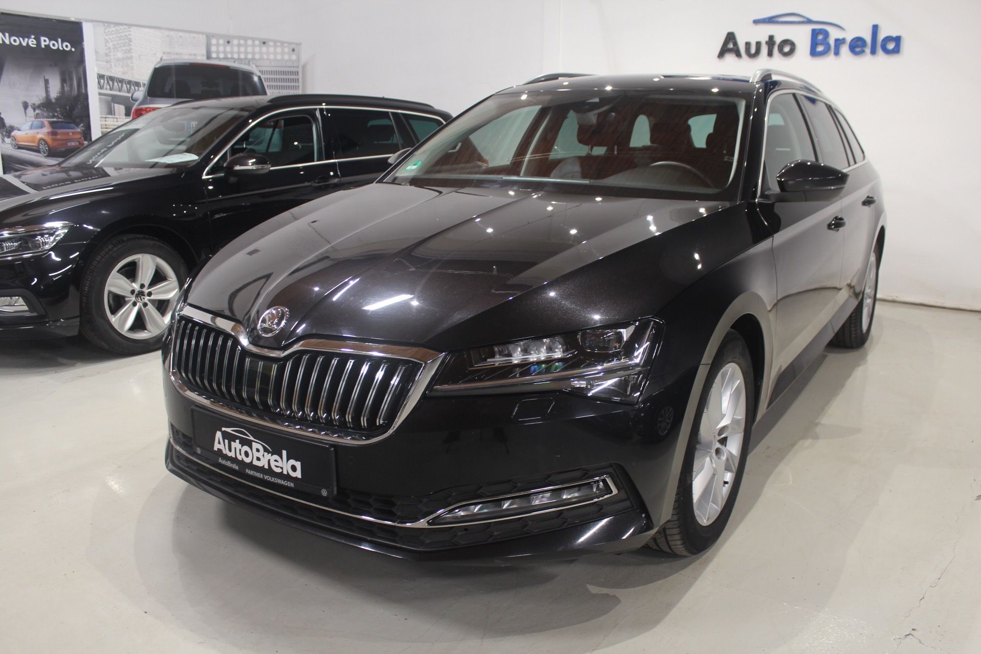 Škoda Superb, 2.0TDI DSG Matrix Display LED - fotka 5