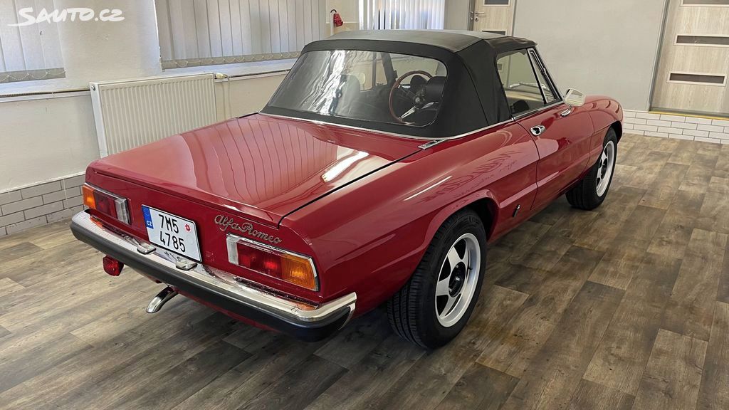 Alfa Romeo Spider, 2.0 94KW RV1985 Veterán - fotka 5