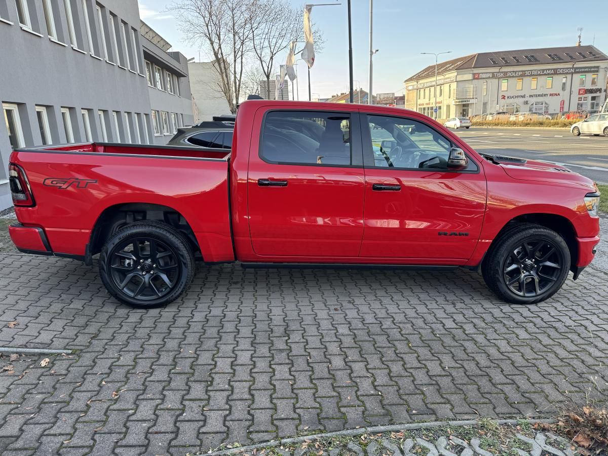 RAM 1500, 5,7 HEMI Laramie Night + GT - fotka 6