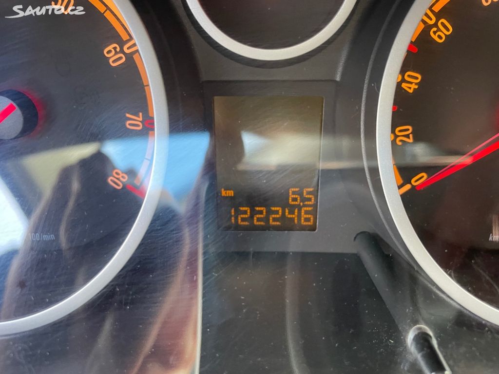 Opel Corsa, 1,4 64kW SERVISKA KLIMA