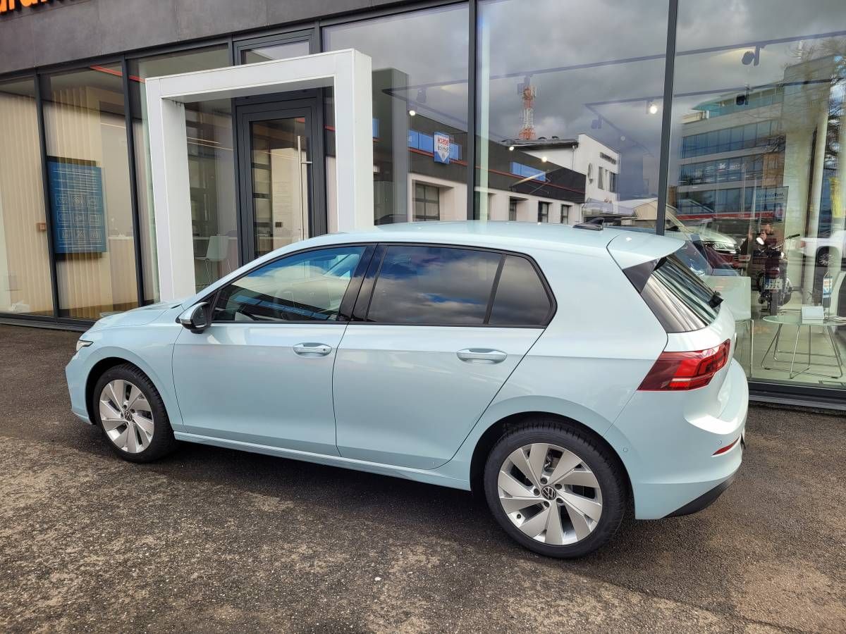 Volkswagen Golf, 1.5 TSI People - fotka 2