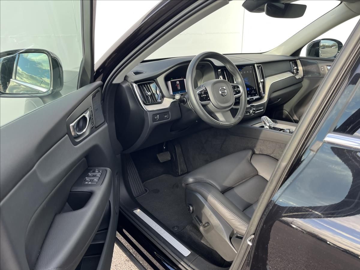 Volvo XC60, 2,0 AWD 8Aut. PLUS BRIGHT  B4 - fotka 6
