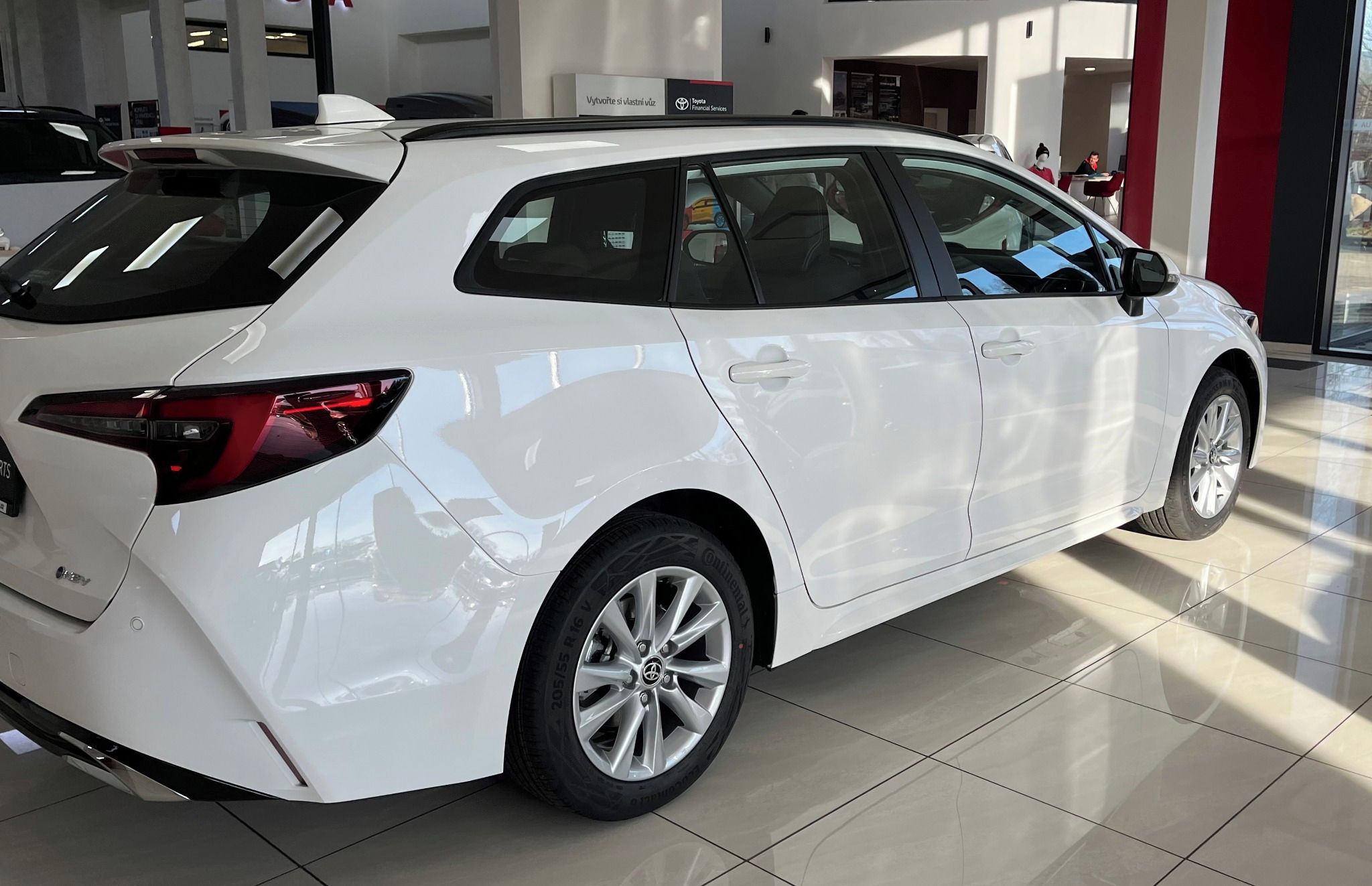 Toyota Corolla, 1,8 Comfort Tech Touring Sport - fotka 4