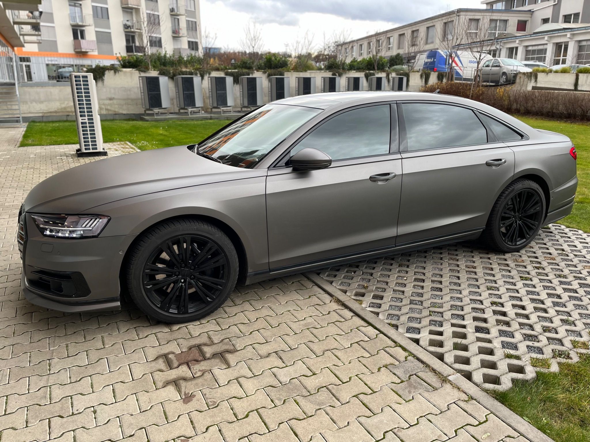 Audi A8, A8 long full spec + ABT paket - fotka 4