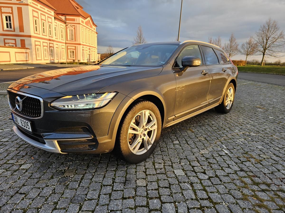 Volvo V90, CROSS COUNTRY, DPH, TOP STAV