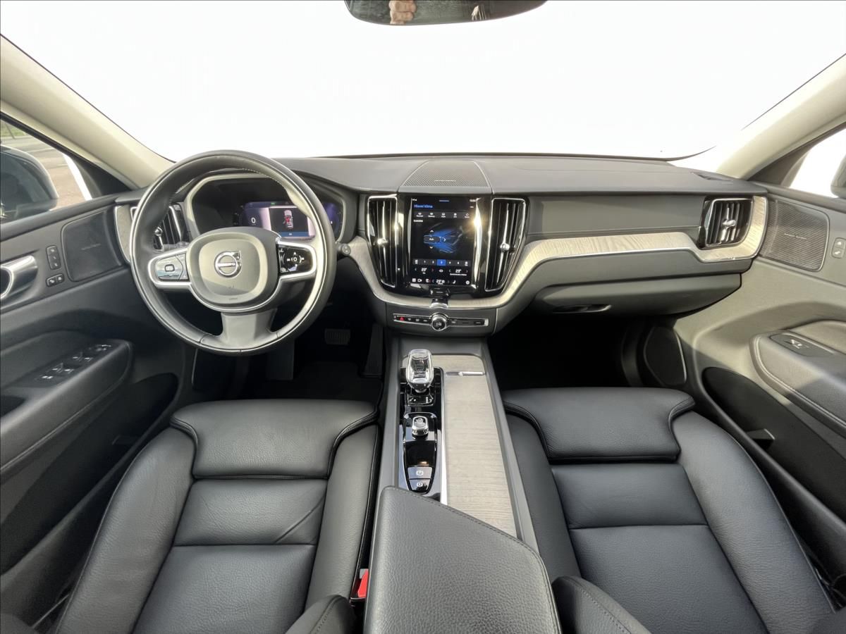 Volvo XC60, 2,0 AWD 8Aut. PLUS BRIGHT  B4 - fotka 5