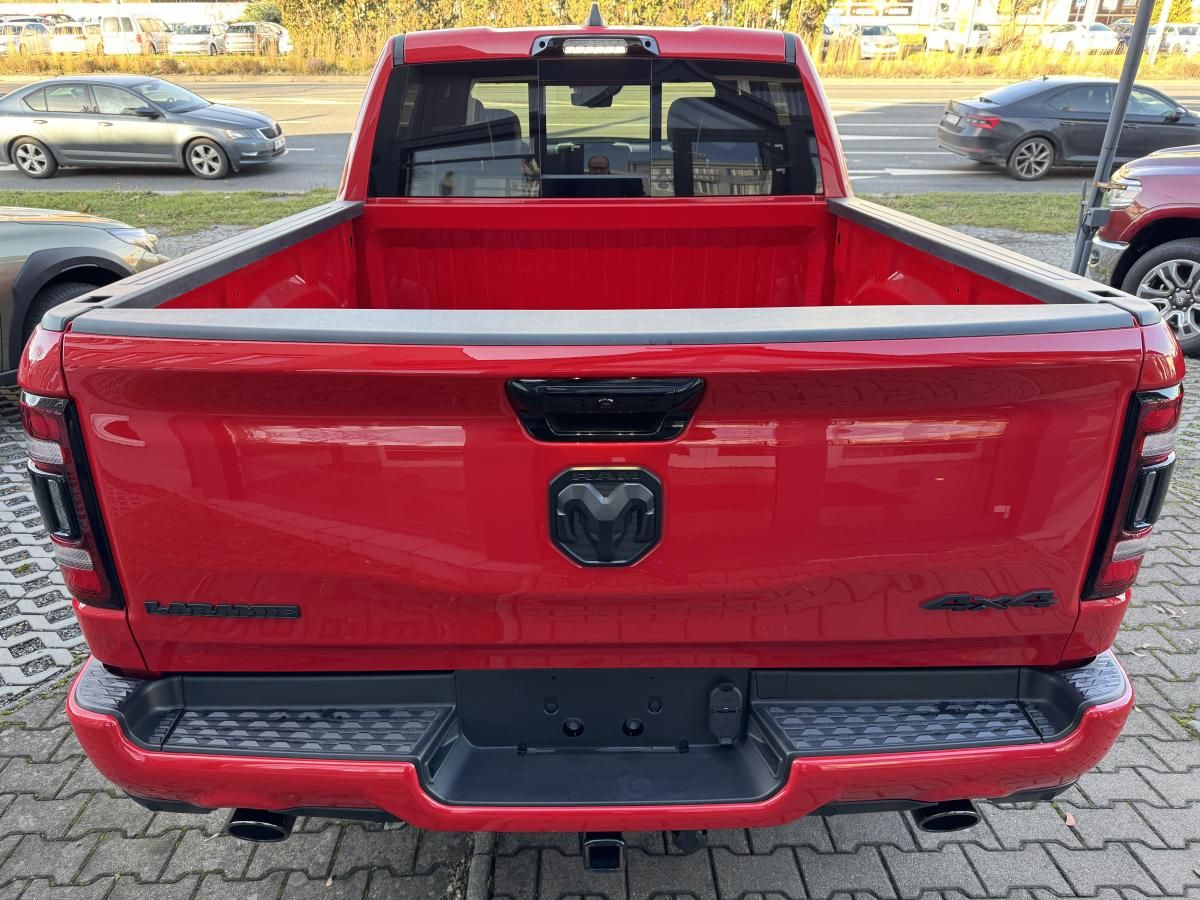 RAM 1500, 5,7 HEMI Laramie Night + GT - fotka 4