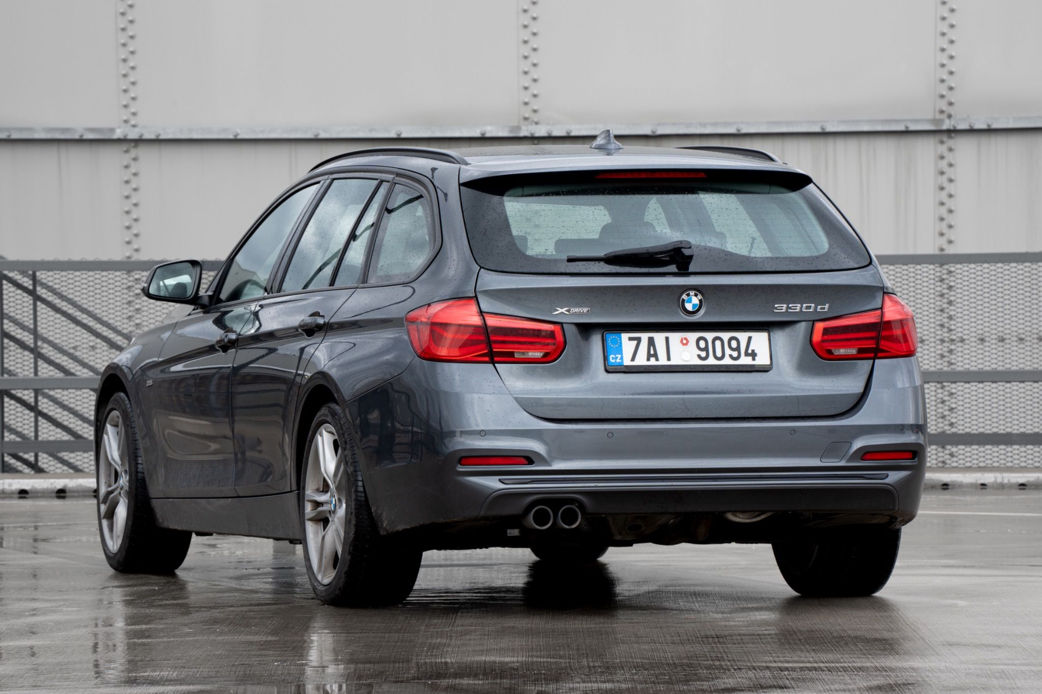 BMW Řada 3, 330d xdrive 2xKOLA - fotka 5