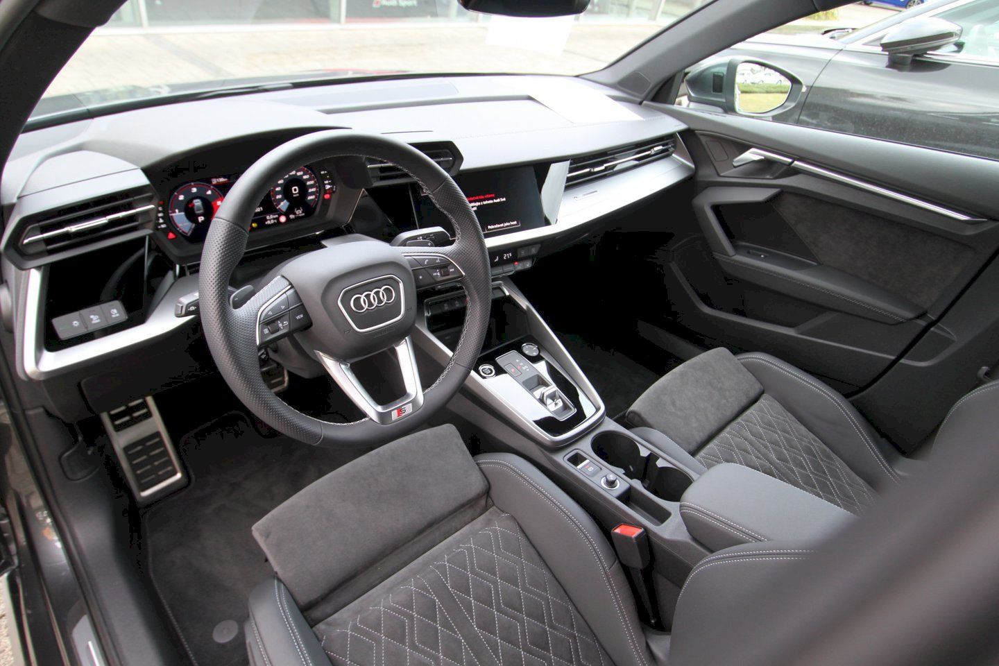 Audi A3, Limuzína S line 35 TDI 110kW - fotka 6