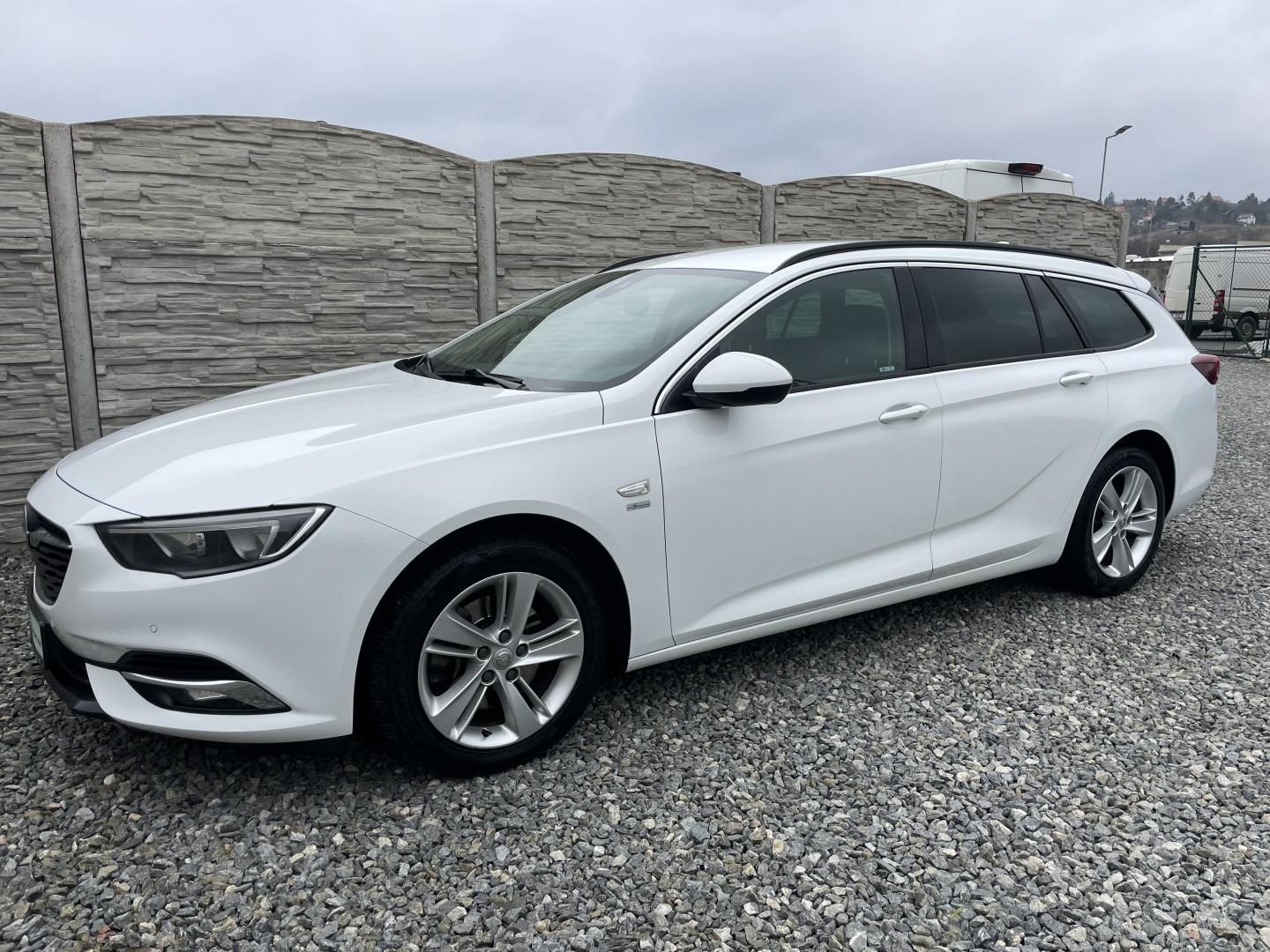 Opel Insignia, 1.6CDT-i 130PS SELECTIVE TOP!! - fotka 3