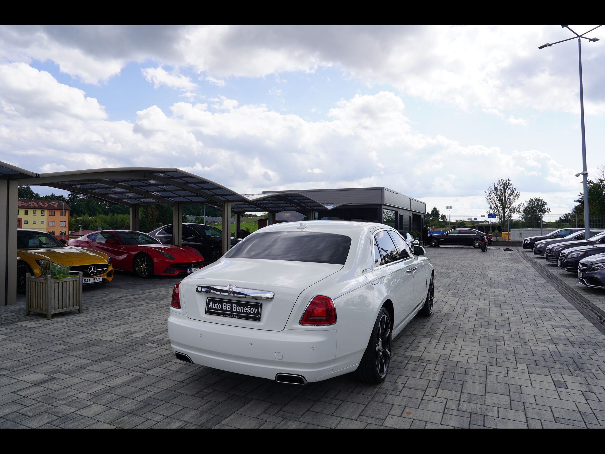 Rolls-Royce Ghost, 6.75i V12  570 PS - fotka 6