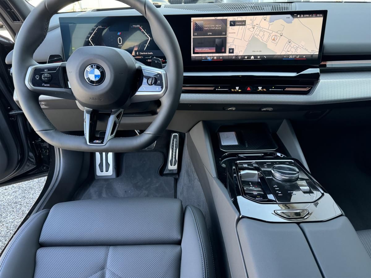 BMW Řada 5, 520d xDrive Sedan - fotka 6