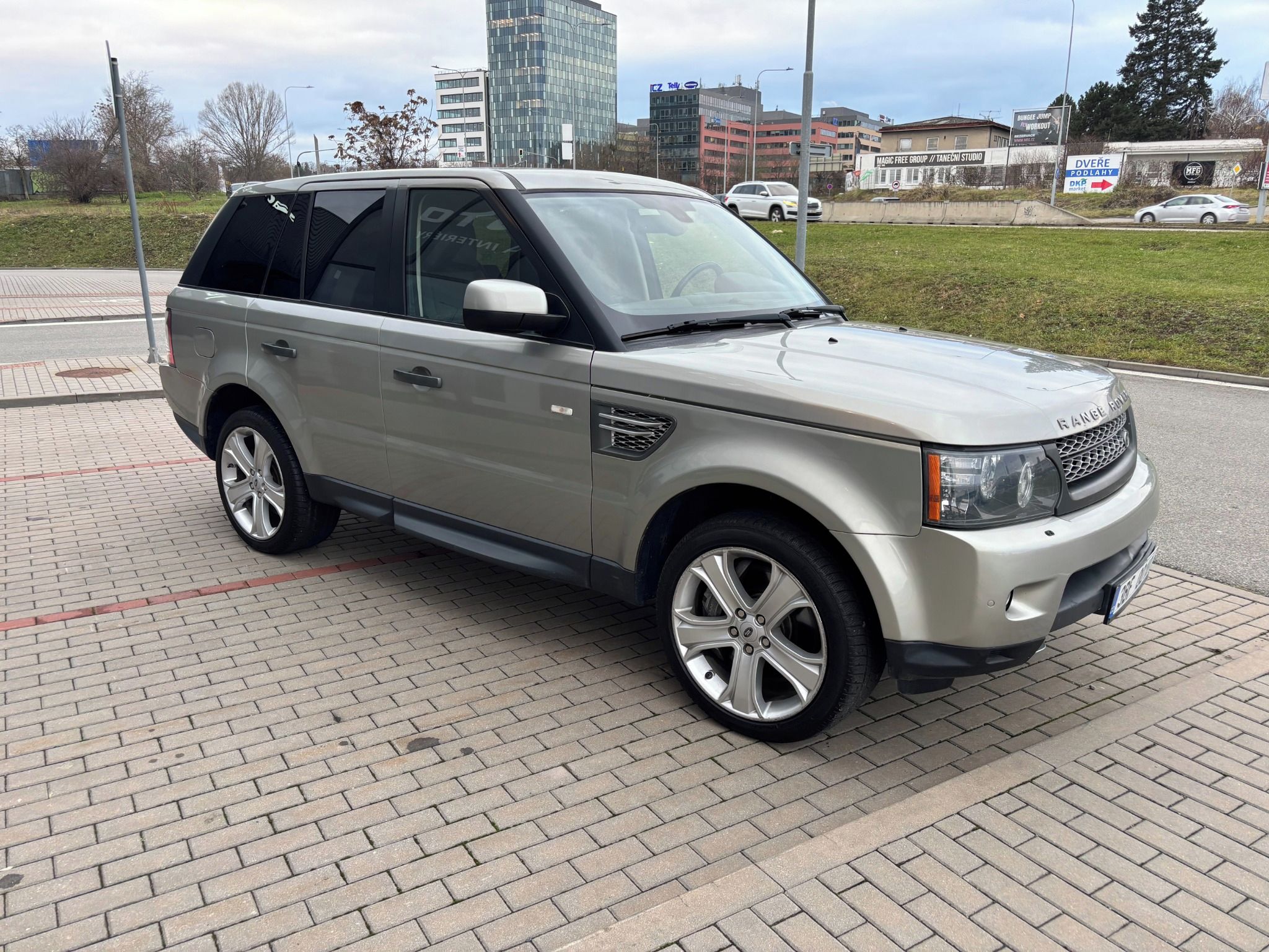 Land Rover Range Rover Sport, 5,0i 375kW - fotka 5