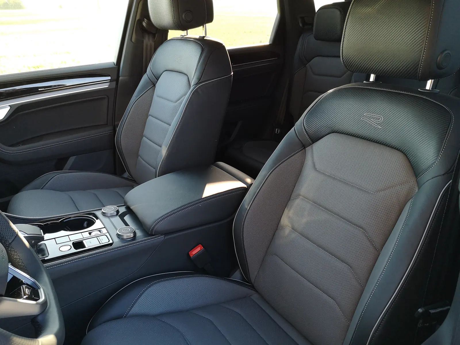 Volkswagen Touareg, 3.0TDI 286kV64x4MAX R-LINE2025 - fotka 2