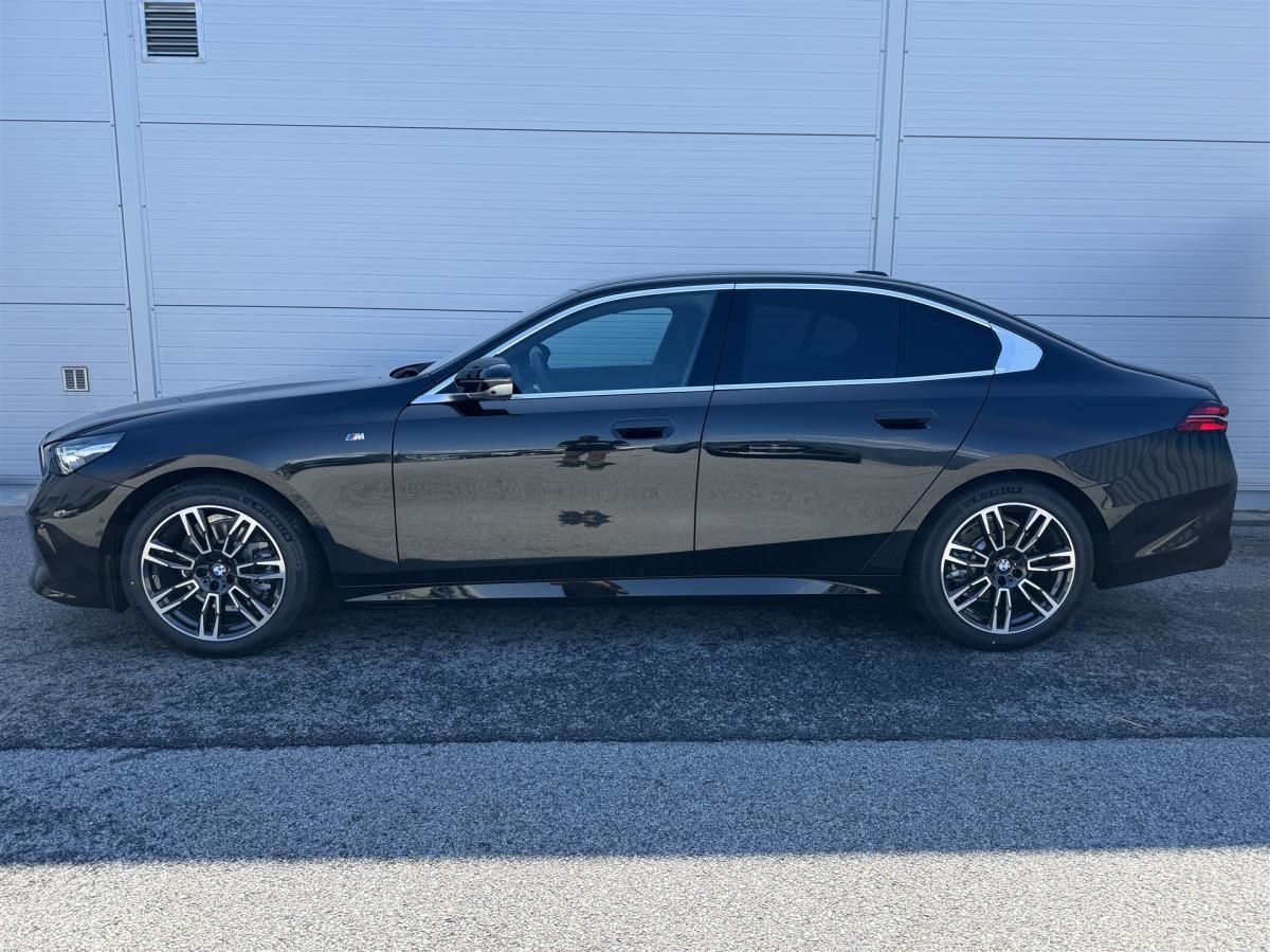 BMW Řada 5, 520d xDrive Sedan - fotka 4