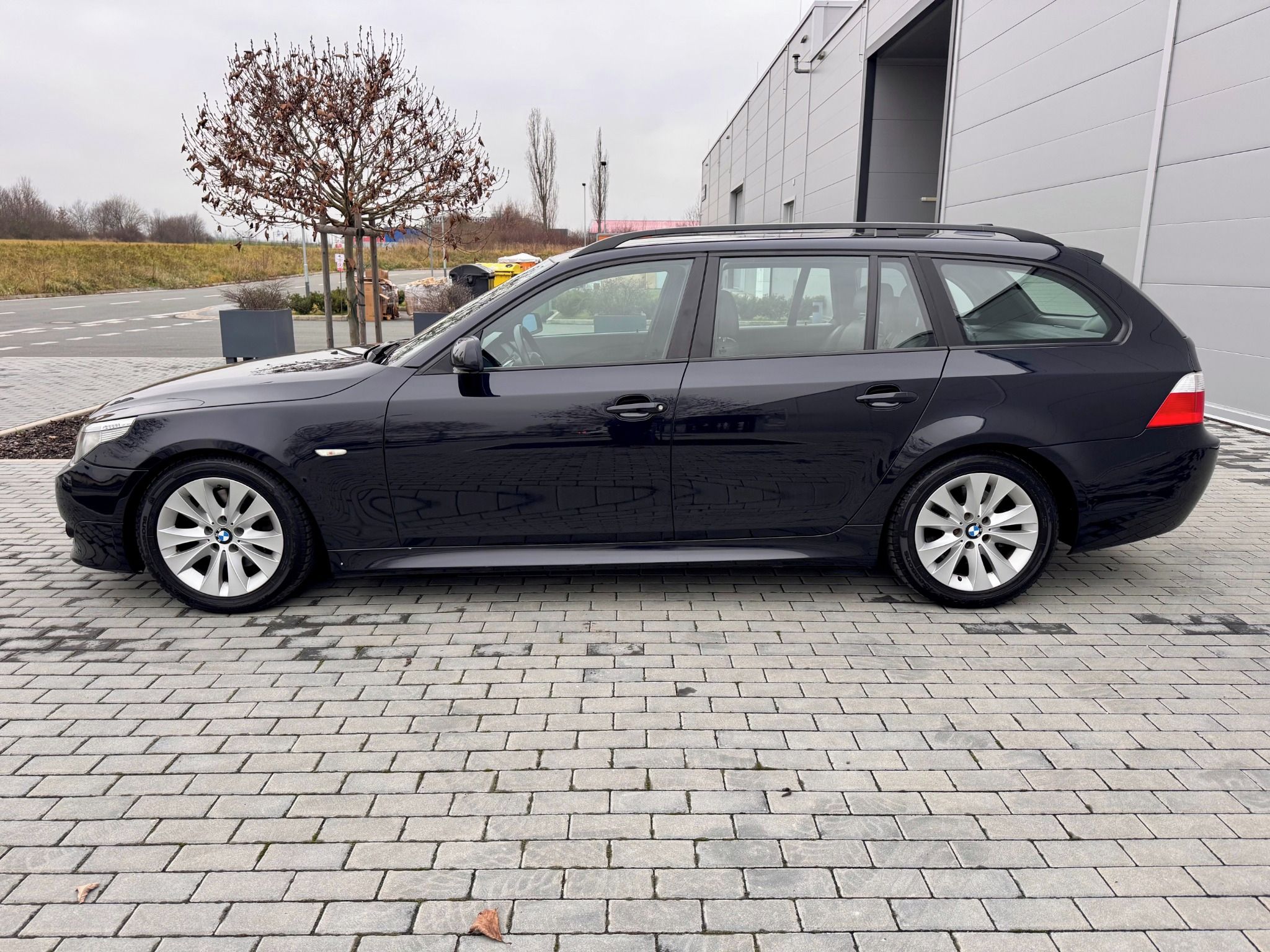 BMW Řada 5, 530i MANUÁL M-Packet PDC Navi - fotka 5