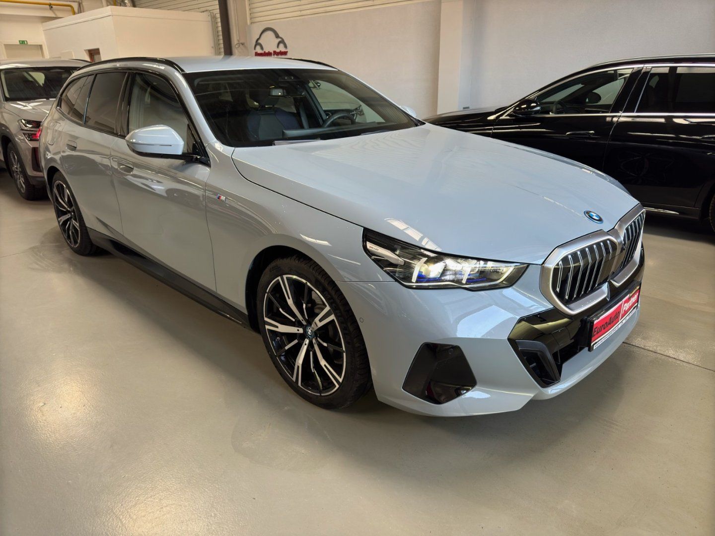 BMW Řada 5, 530e xDrive Tour. M - fotka 3