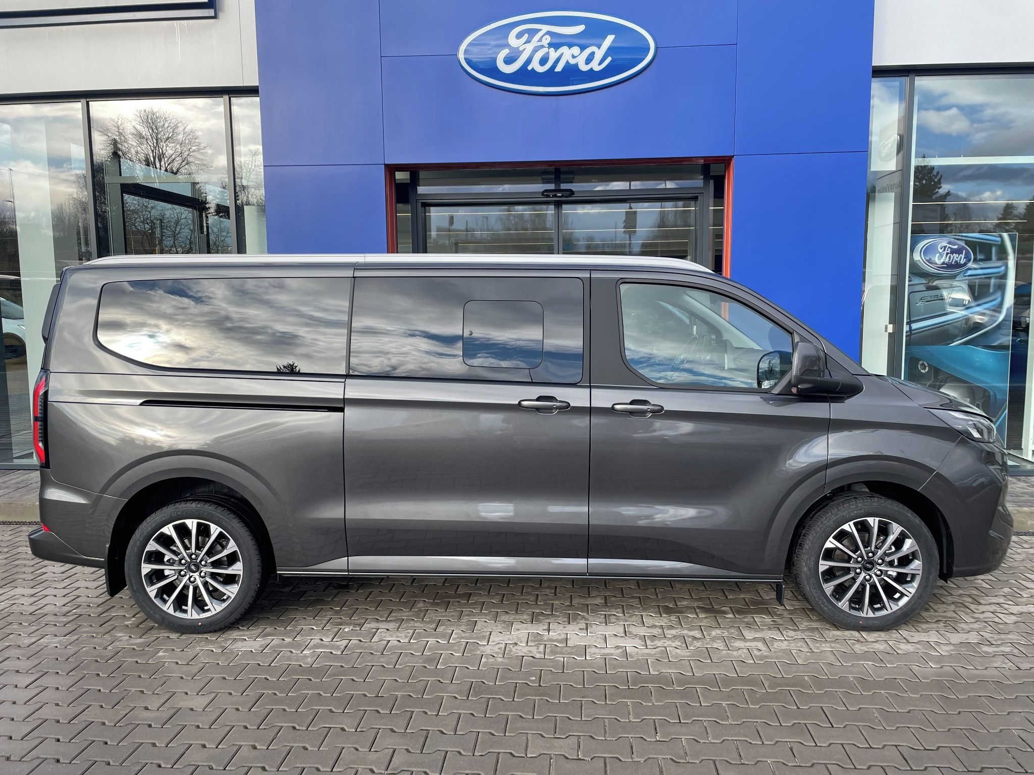 Ford Tourneo Custom, Titanium X L2 125 kW AT - fotka 4