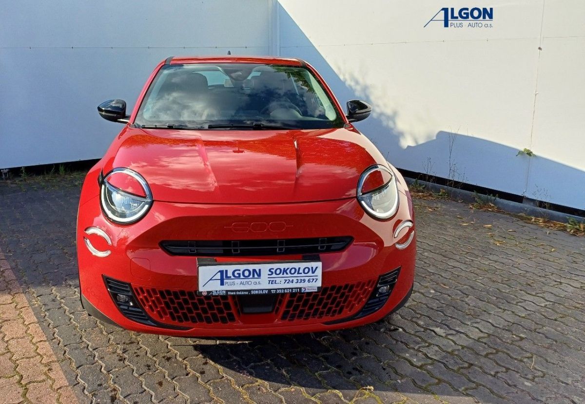 Fiat 600e, RED BEV 54 kWh 115kW - fotka 2