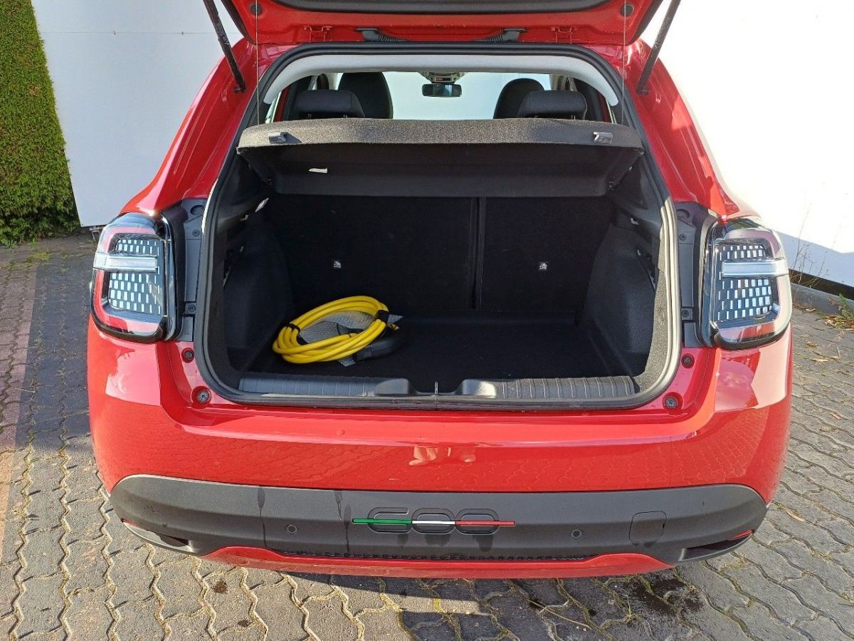 Fiat 600e, RED BEV 54 kWh 115kW - fotka 6