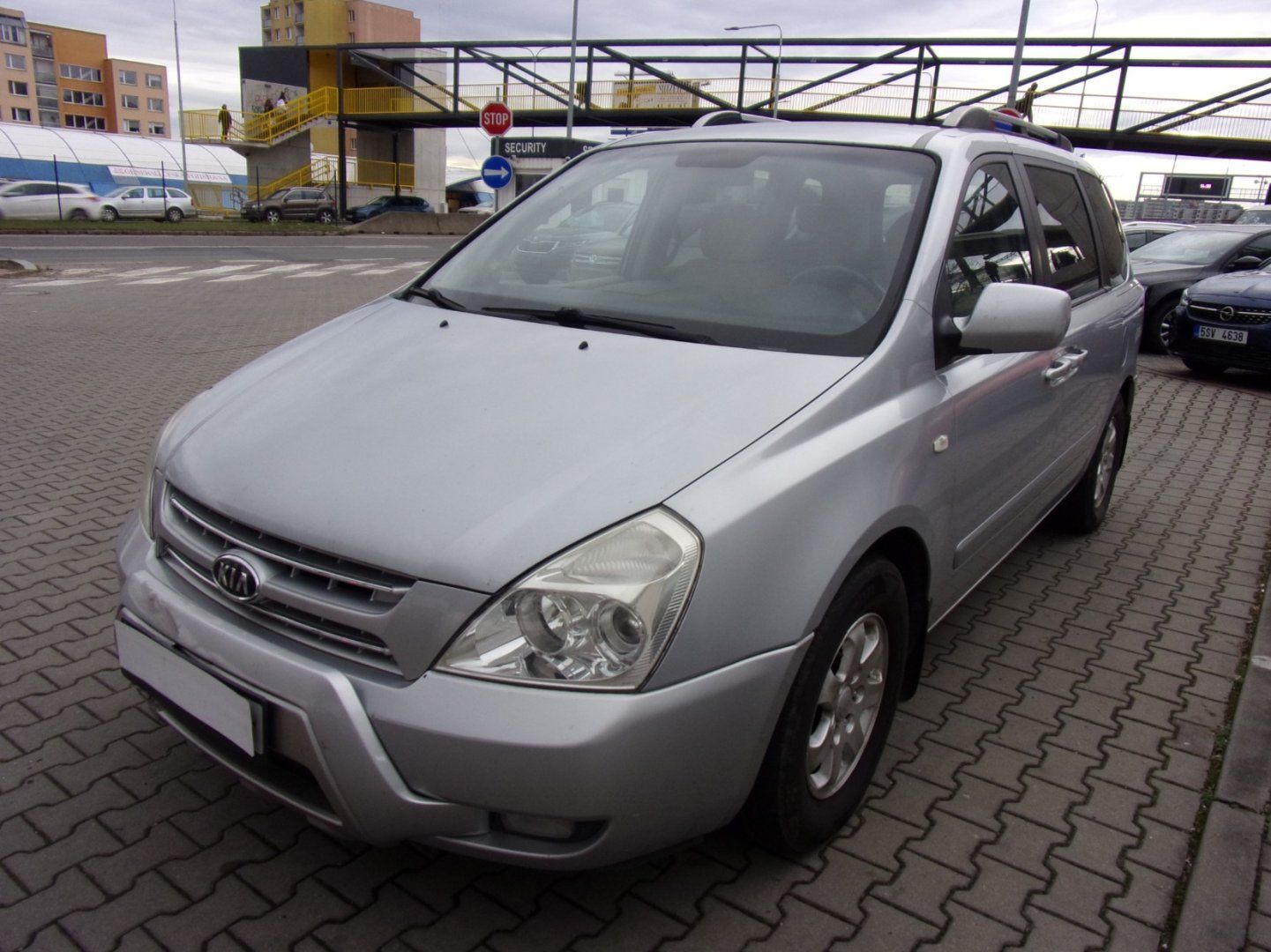 Kia Carnival, 2,9 CRDi 136 kW 7-míst - fotka 4