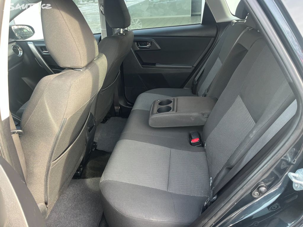 Toyota Auris, fotka 15