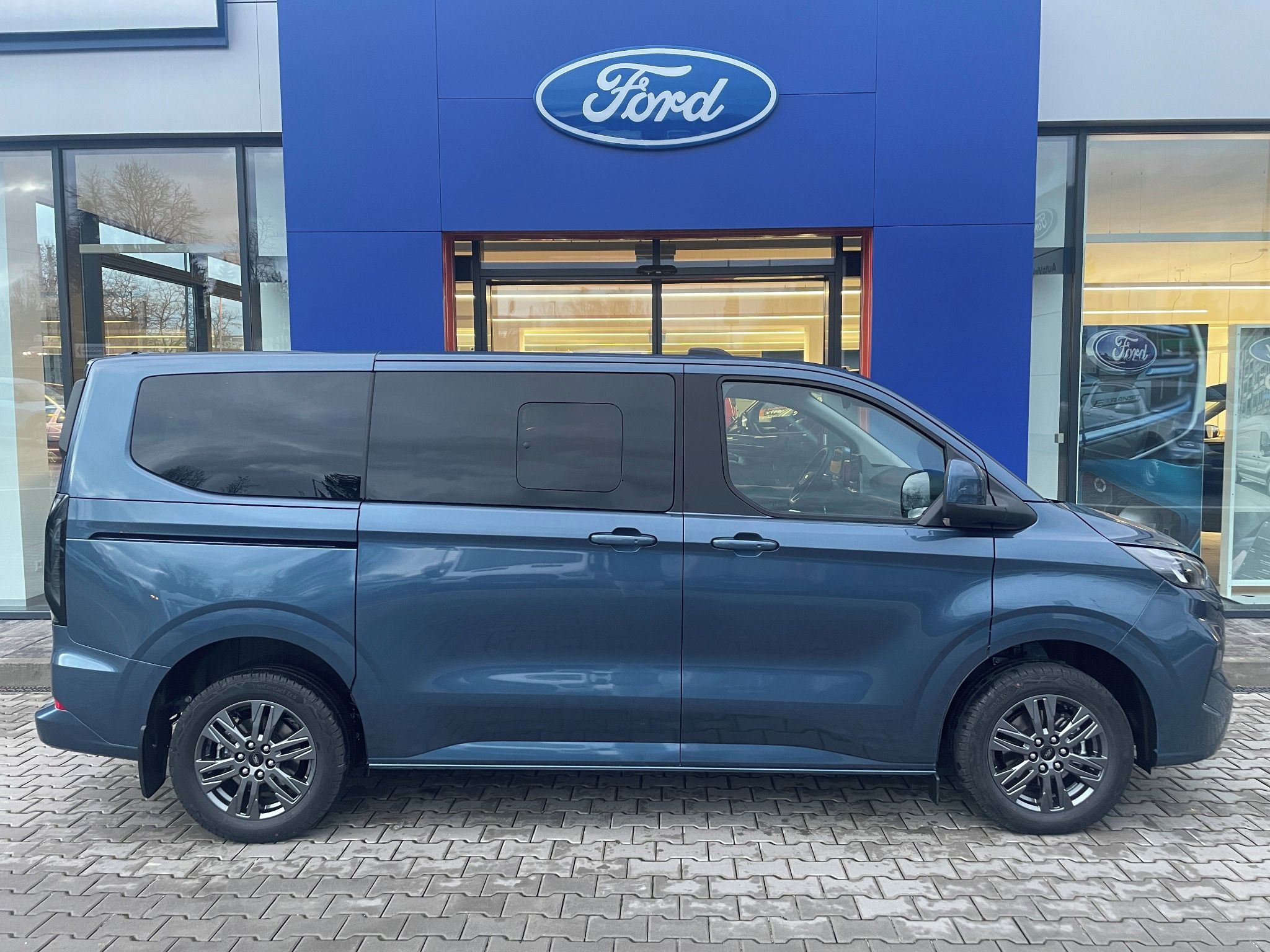 Ford Tourneo Custom, Titanium L1 110kW man - fotka 3
