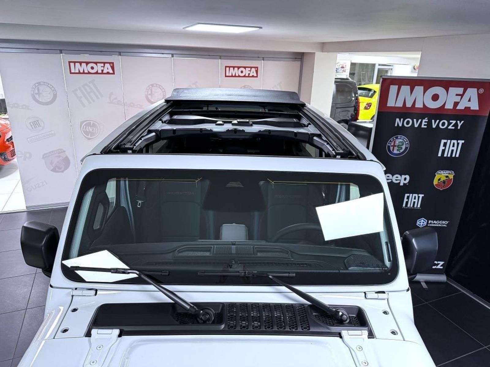 Jeep Wrangler, Unlimited 2.0T 272k AT8 - fotka 6