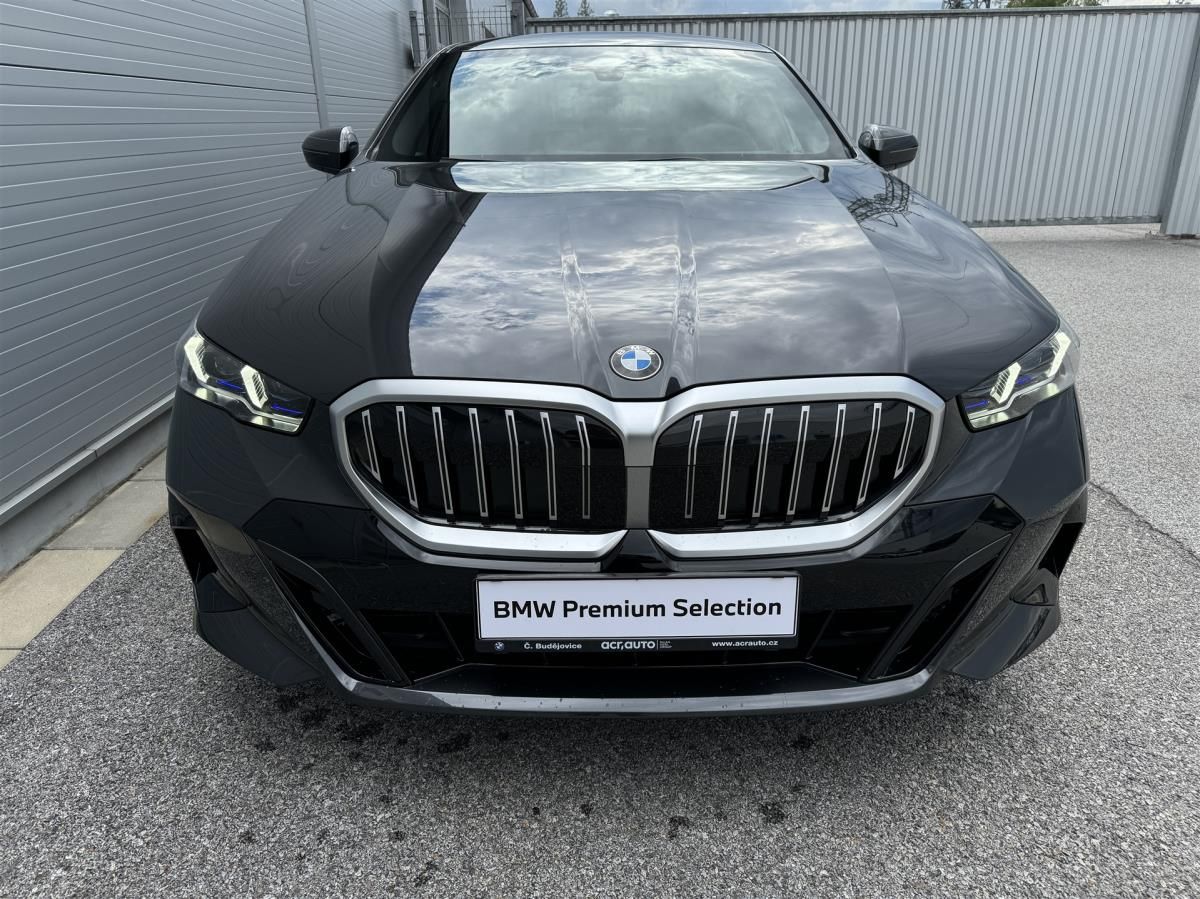 BMW Řada 5, 520d xDrive Sedan - fotka 2