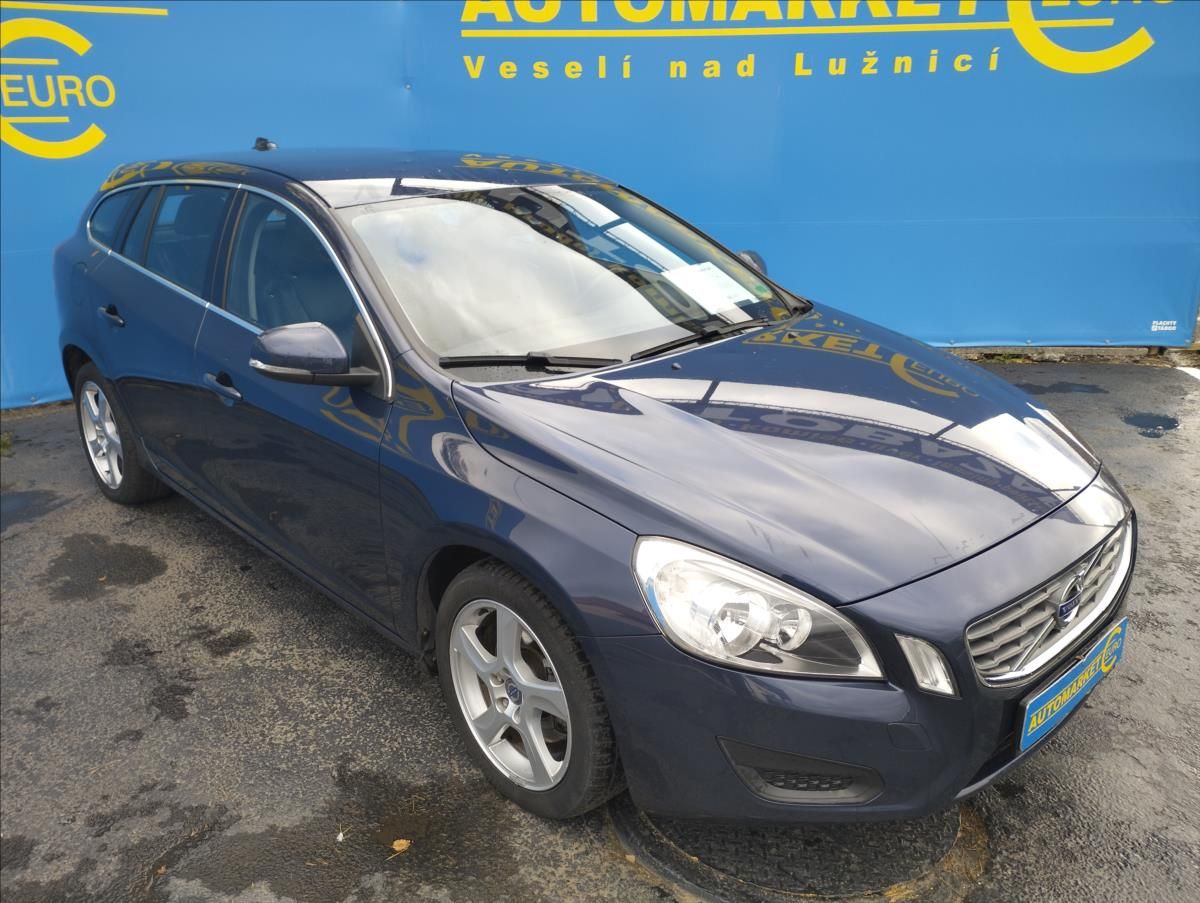 Volvo V60, 1,6 D2 MOMENTUM - fotka 3