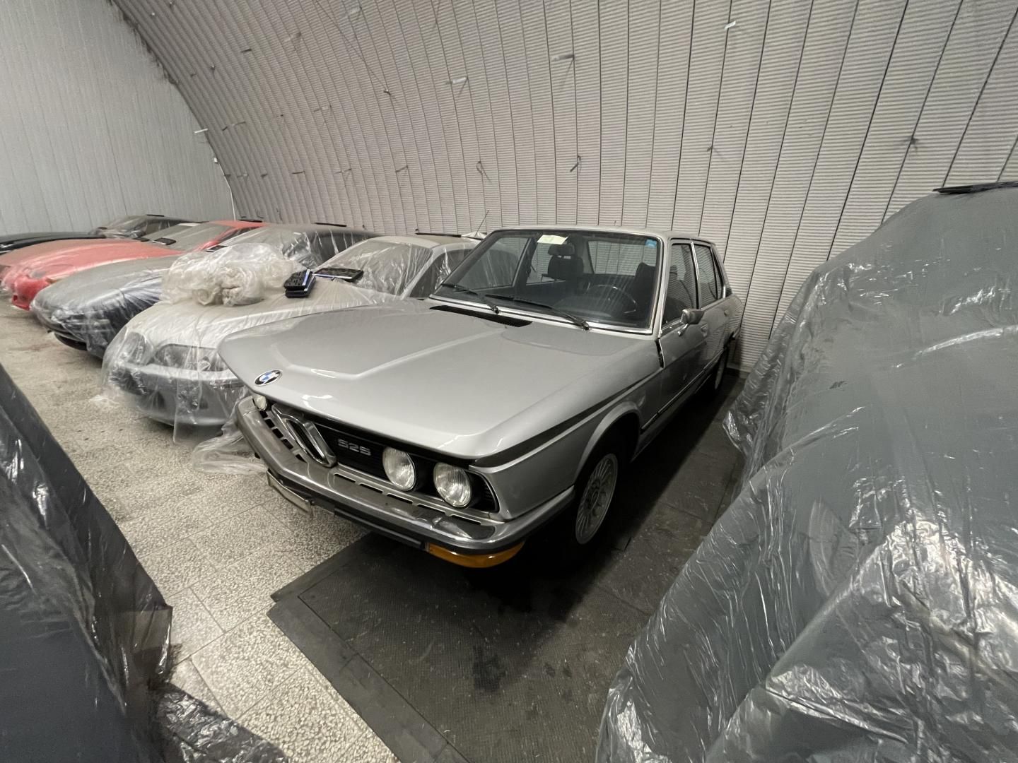 BMW Řada 5, 525i E12 REZEVOVÁNO