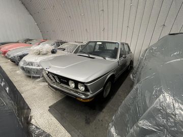525i E12 REZEVOVÁNO