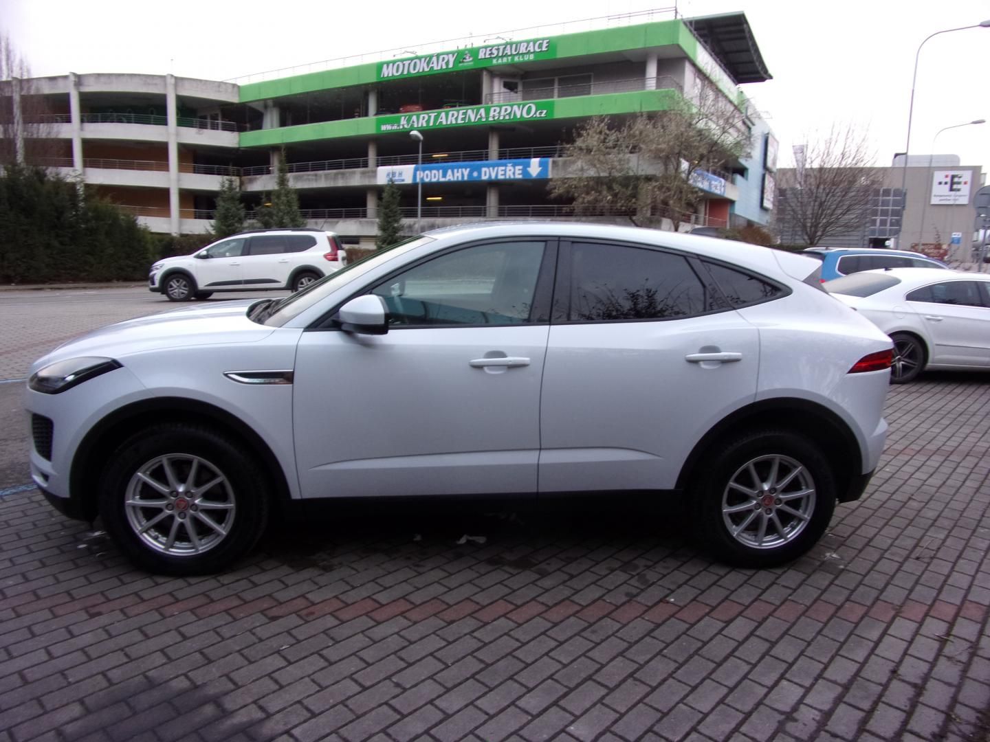 Jaguar E-Pace, 2.0D Bussines edit., new motor - fotka 4