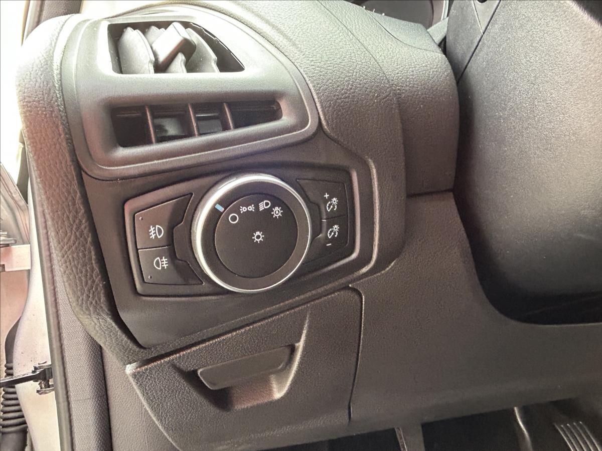 Ford Focus, 1,5 TDCi 88kW,Xenon,Navi,Výhře - fotka 5