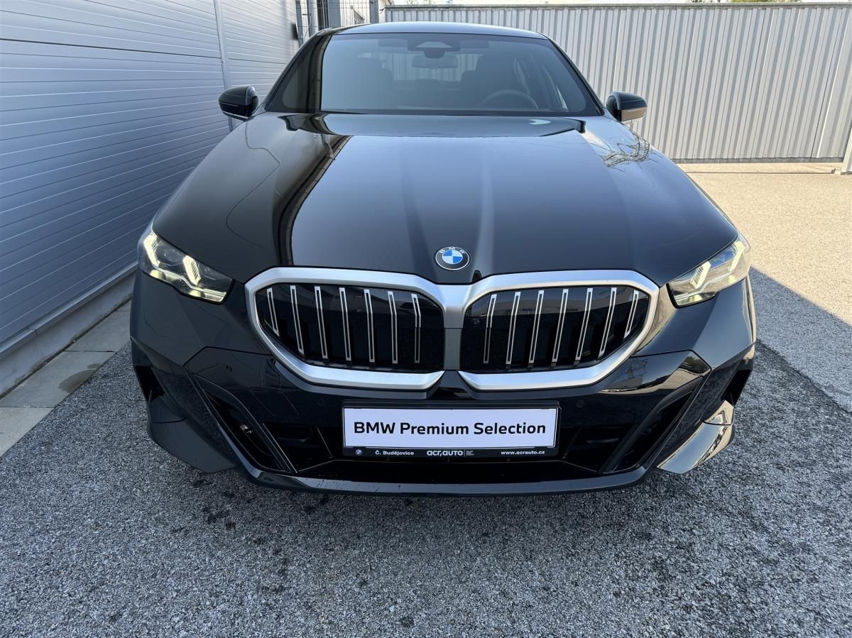 BMW Řada 5, 520d xDrive Sedan - fotka 2