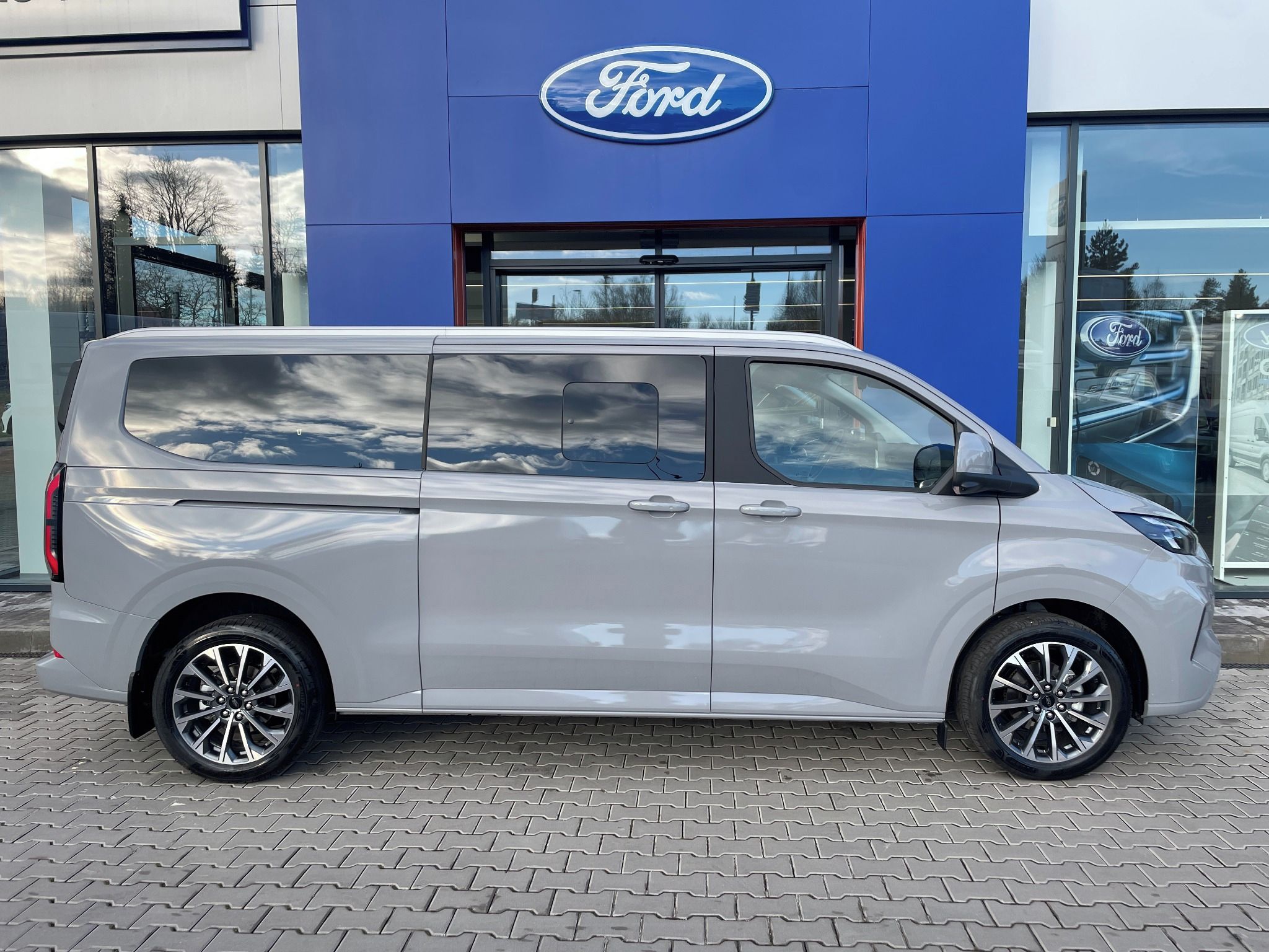 Ford Tourneo Custom, Titanium X L2 125 kW AT AWD - fotka 3