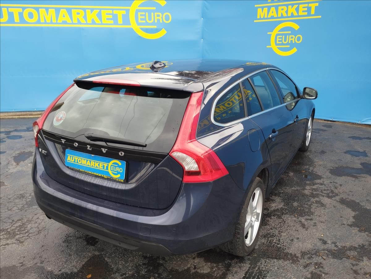 Volvo V60, 1,6 D2 MOMENTUM - fotka 4