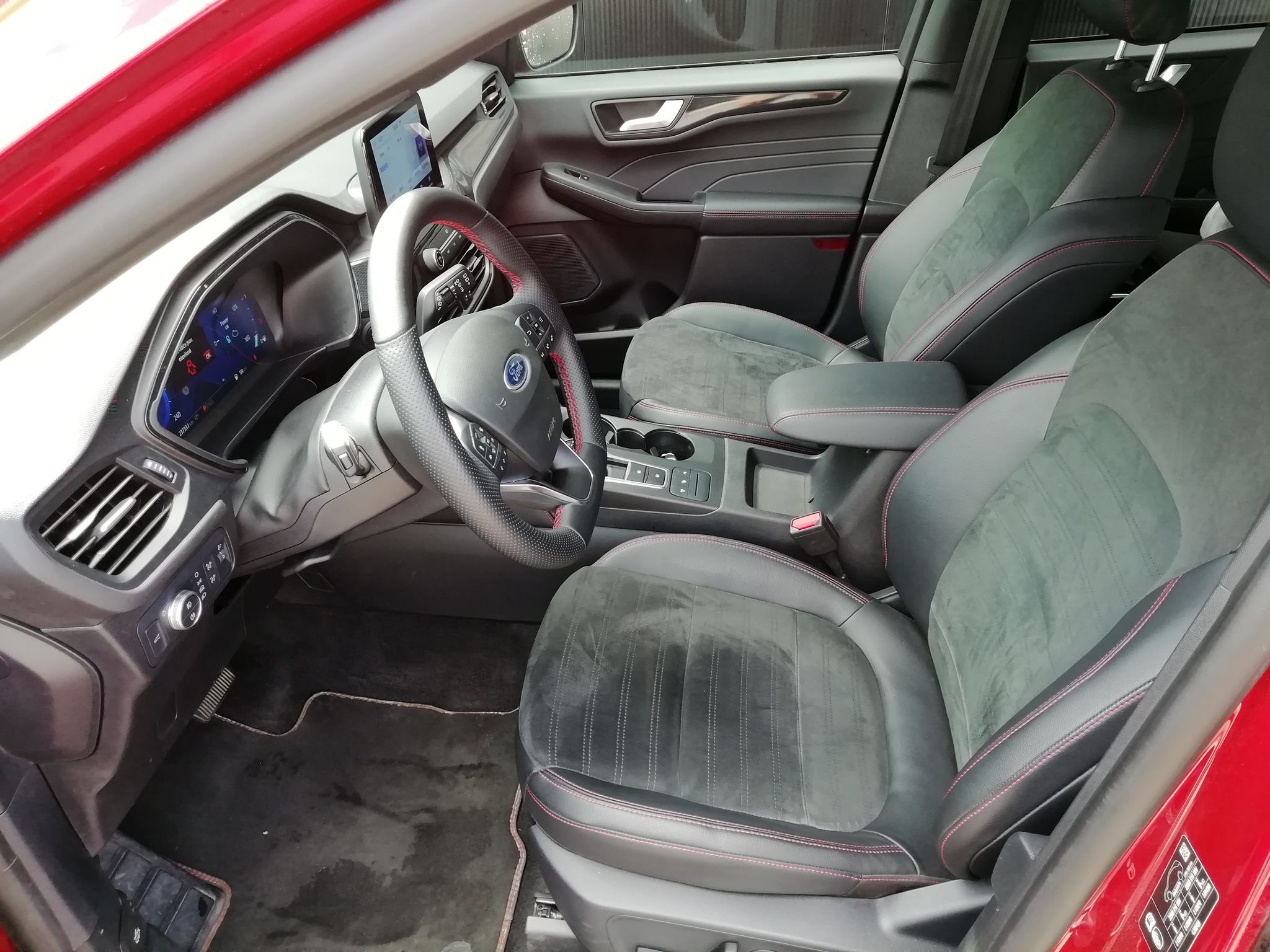 Ford Kuga, Plug-In Hybrid ST-Line X - fotka 5
