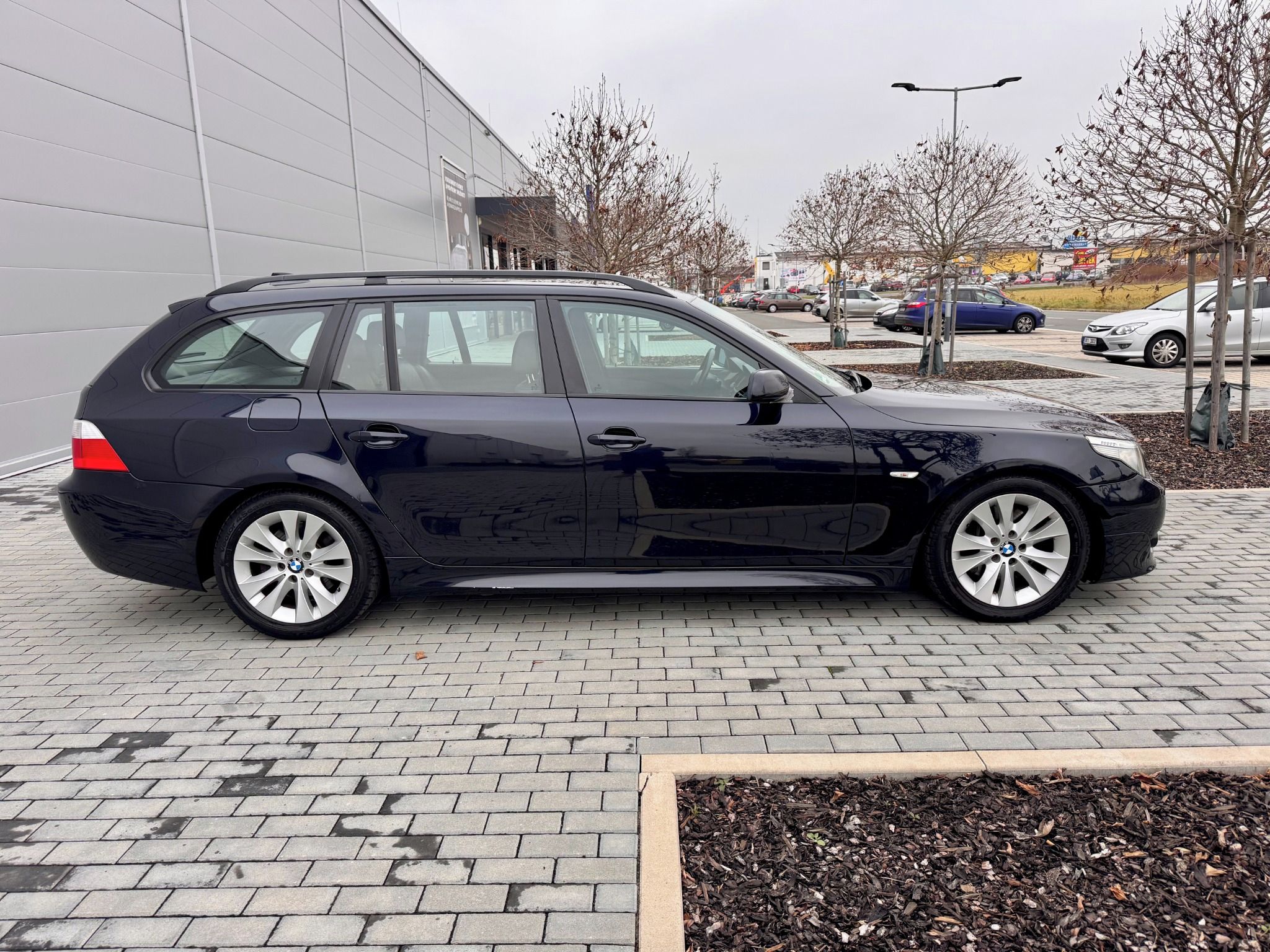 BMW Řada 5, 530i MANUÁL M-Packet PDC Navi - fotka 4