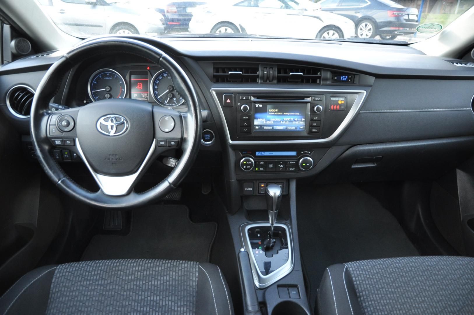 Toyota Auris, 1.6ValveMatic 97kW KOMBI A/T - fotka 5