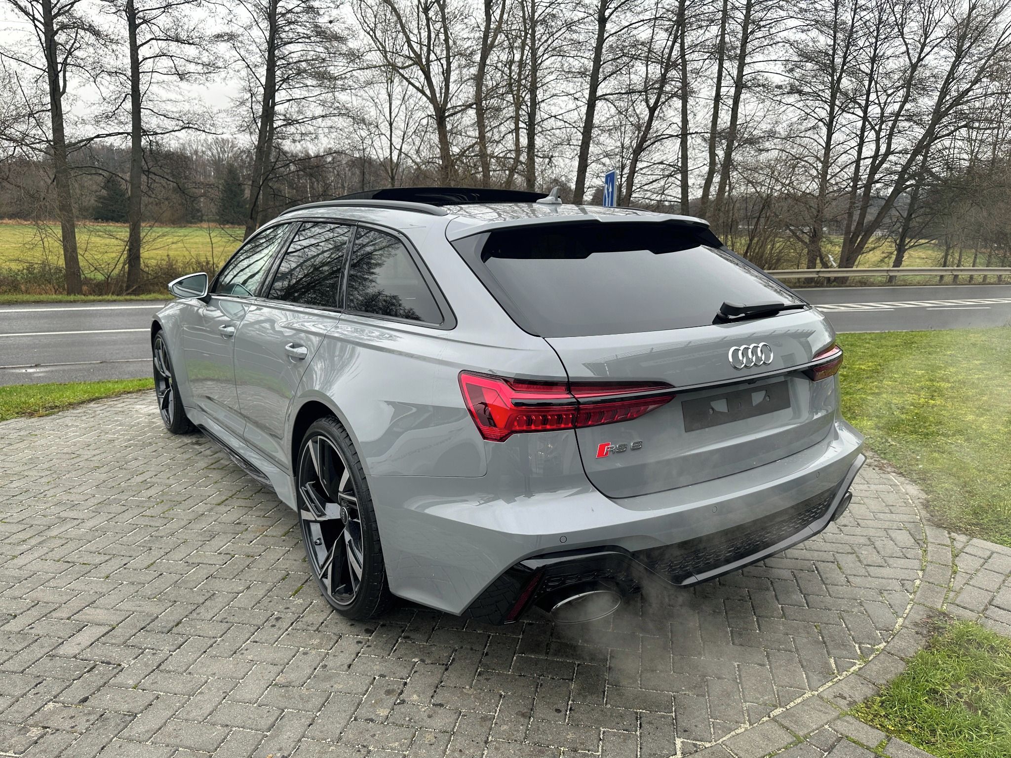 Audi RS6, 441kW,Pano,Dynam,Bang&Olufsen - fotka 5