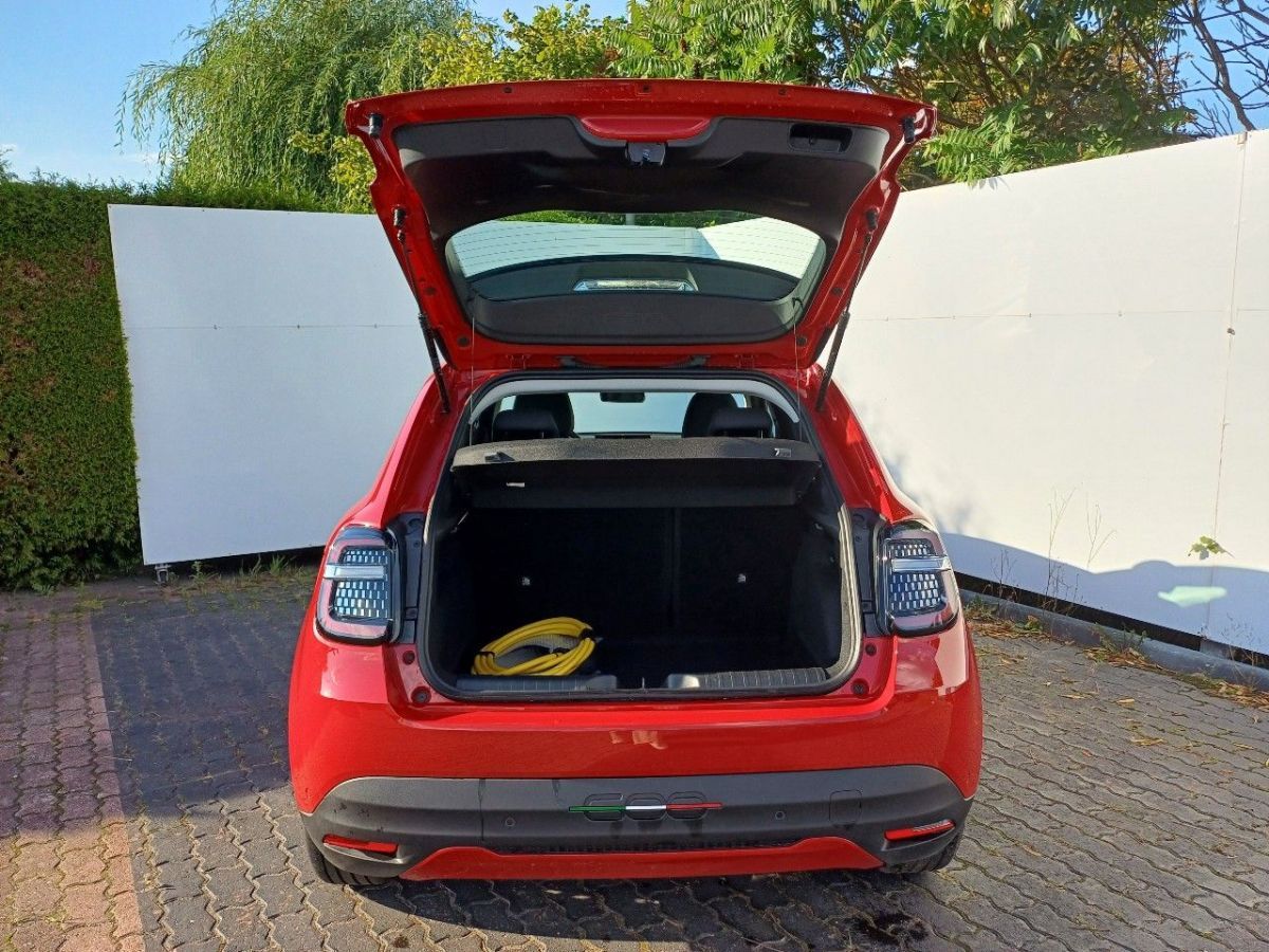 Fiat 600e, RED BEV 54 kWh 115kW - fotka 5