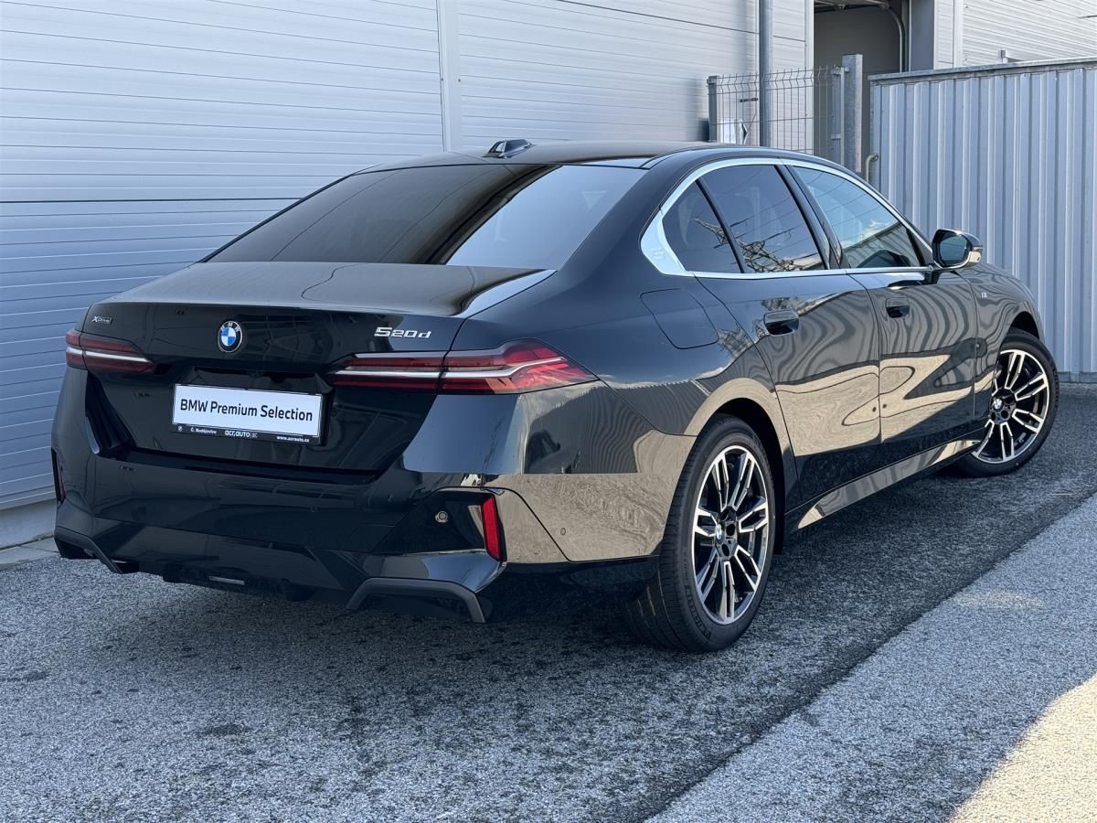 BMW Řada 5, 520d xDrive Sedan - fotka 3