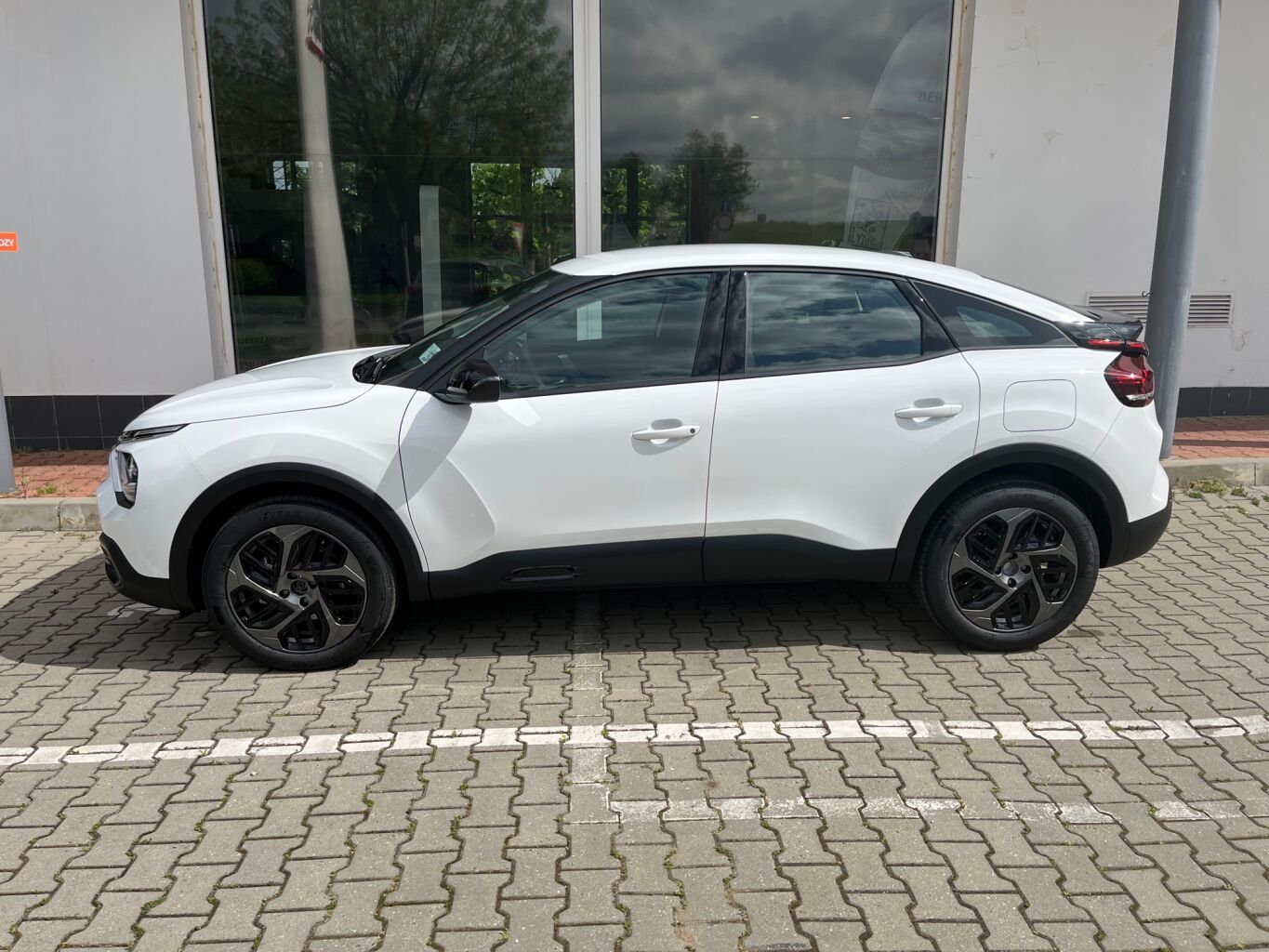 Citroën C4, PLUS 1.2 PureTech 130 S&S EAT8 - fotka 3