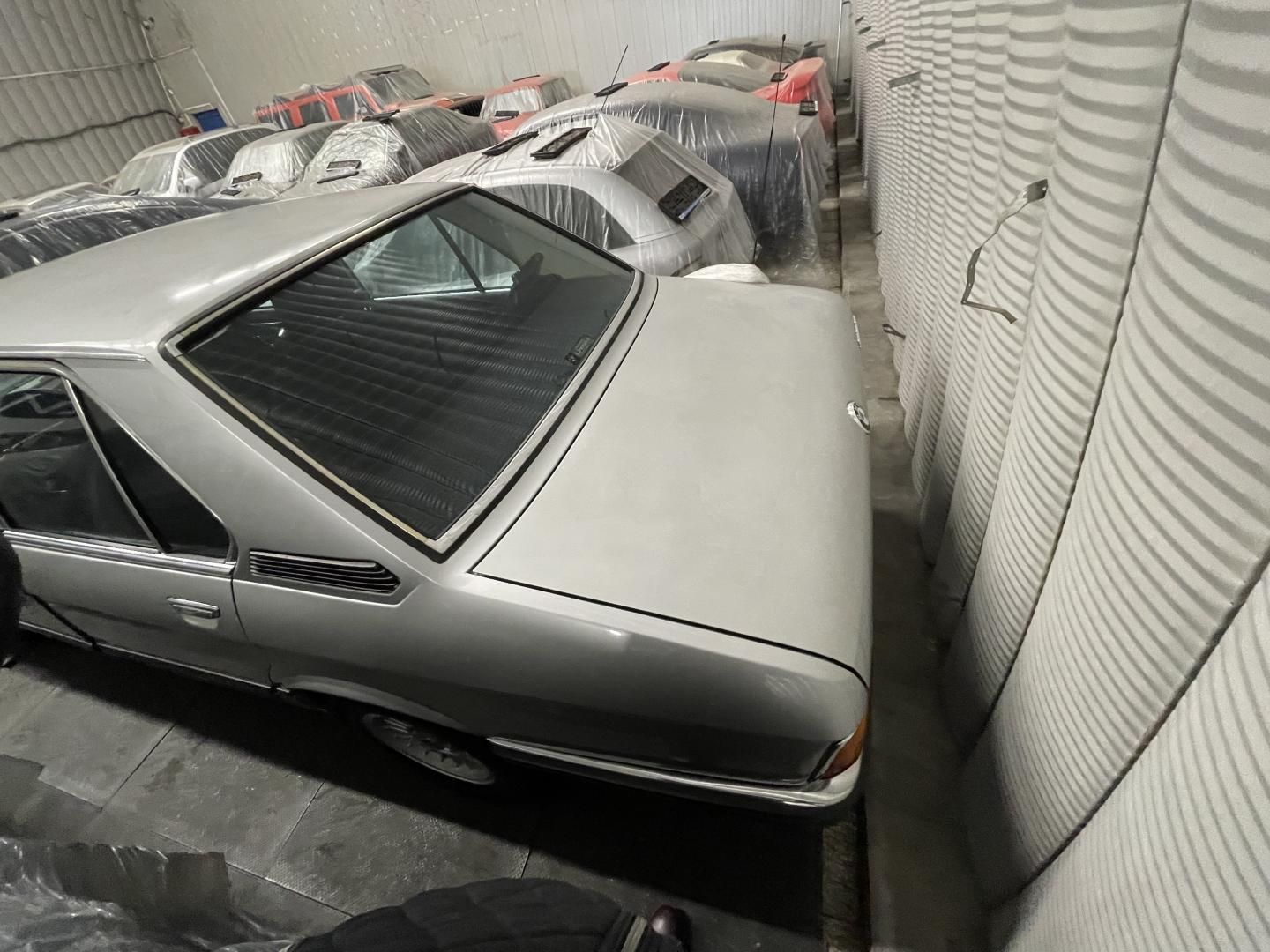 BMW Řada 5, 525i E12 REZEVOVÁNO - fotka 3