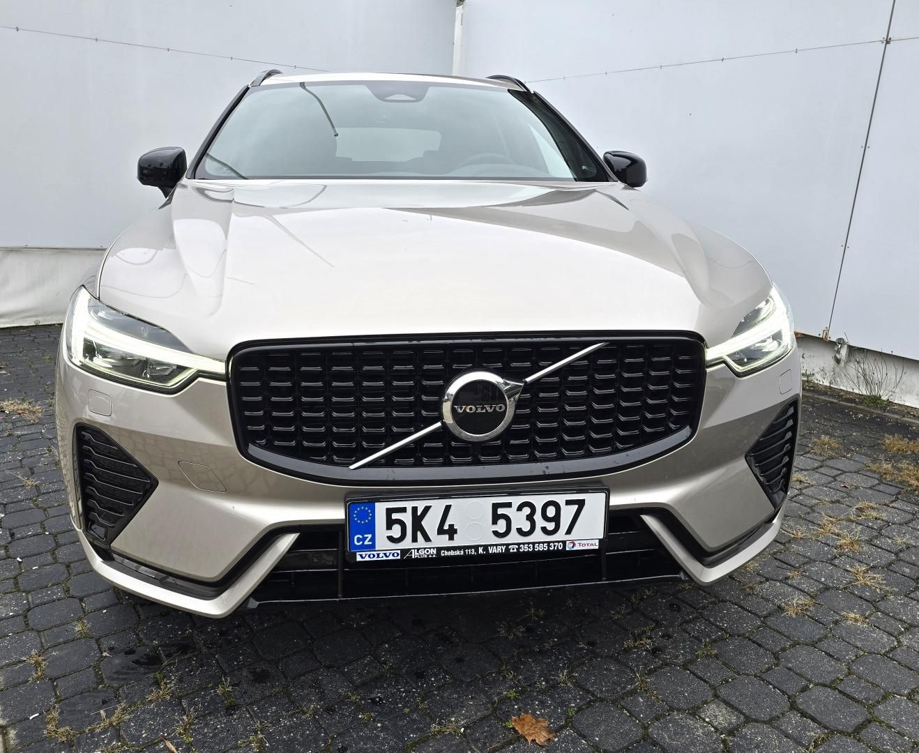 Volvo XC60, B4 AWD PLUS Dark AT8 - fotka 3