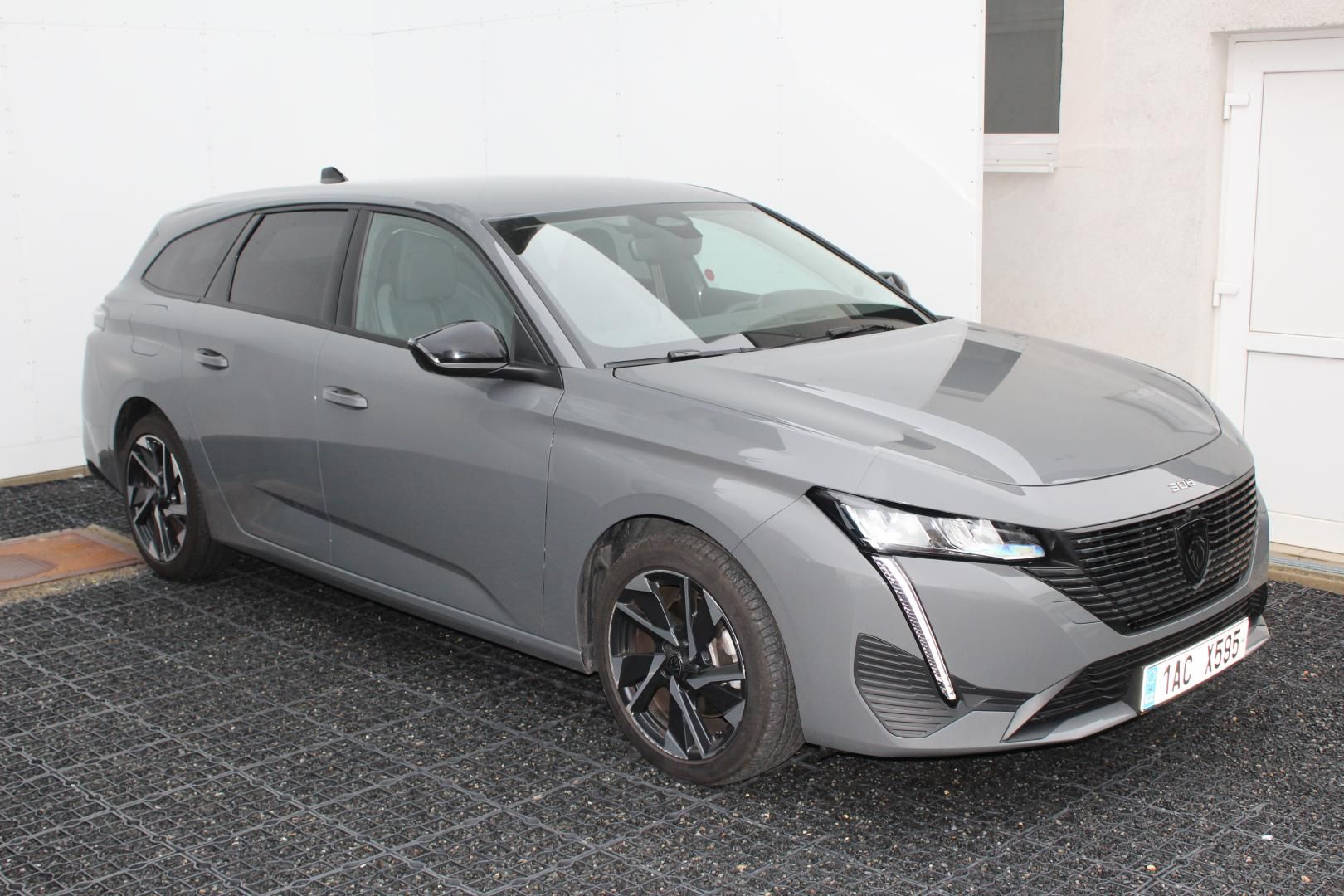 Peugeot 308, SW ALLURE 1.2 PureTech 130 AT8 - fotka 4