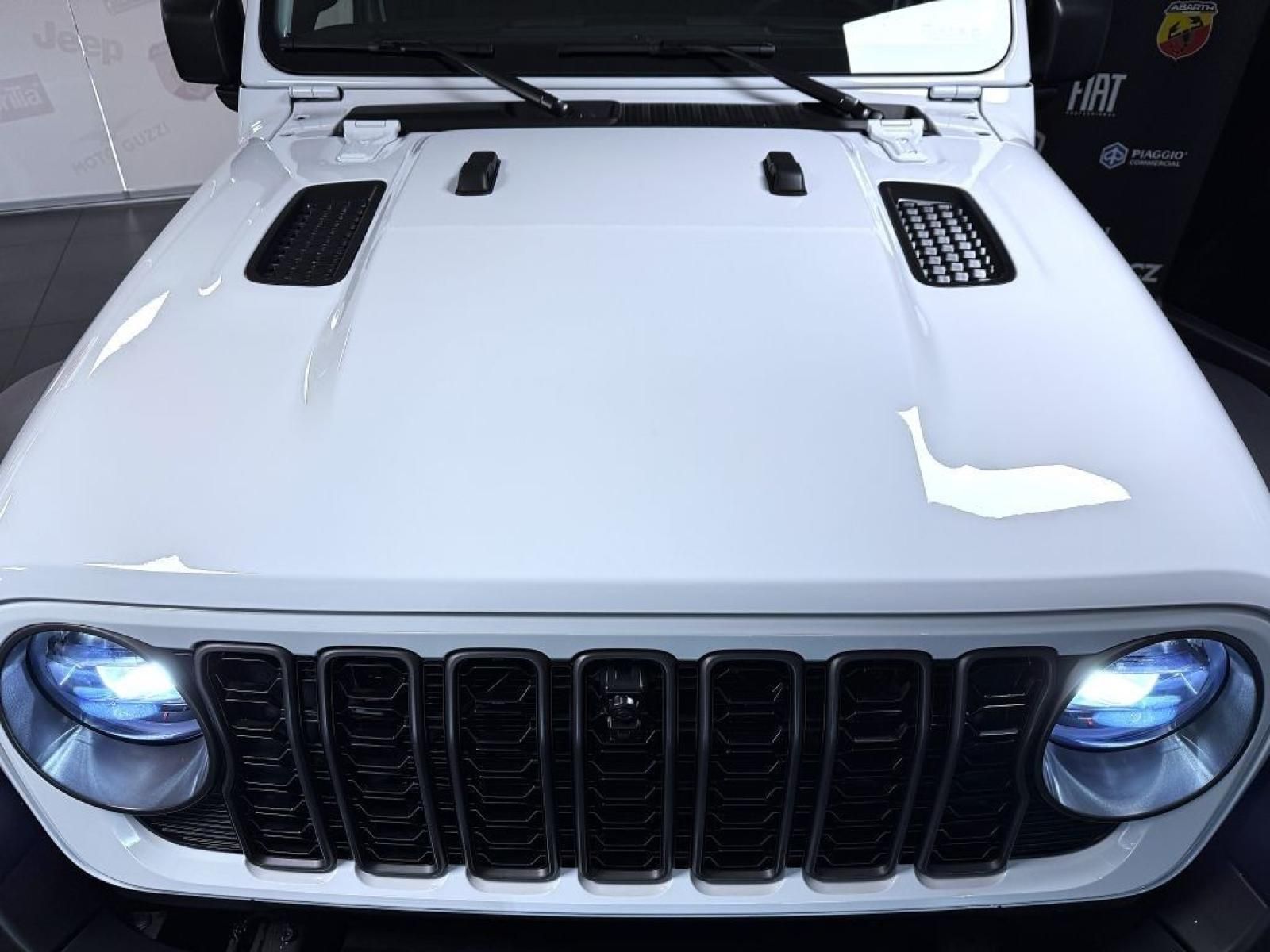 Jeep Wrangler, Unlimited 2.0T 272k AT8 - fotka 5