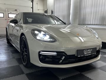 TURBO S E-HYBRID 700 koní